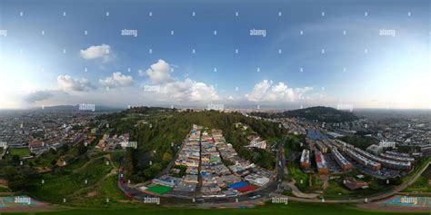 The View of Bogotá - A Symphony of Brushstrokes and Urban Majesty